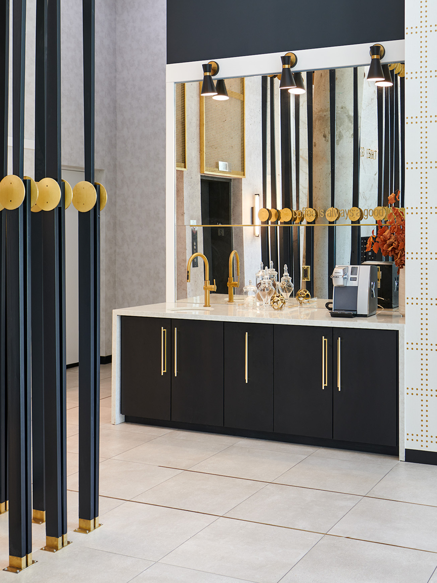 https://www.skiarch.com/wp-content/uploads/2024/11/The-Grayson_Interiors7.jpg