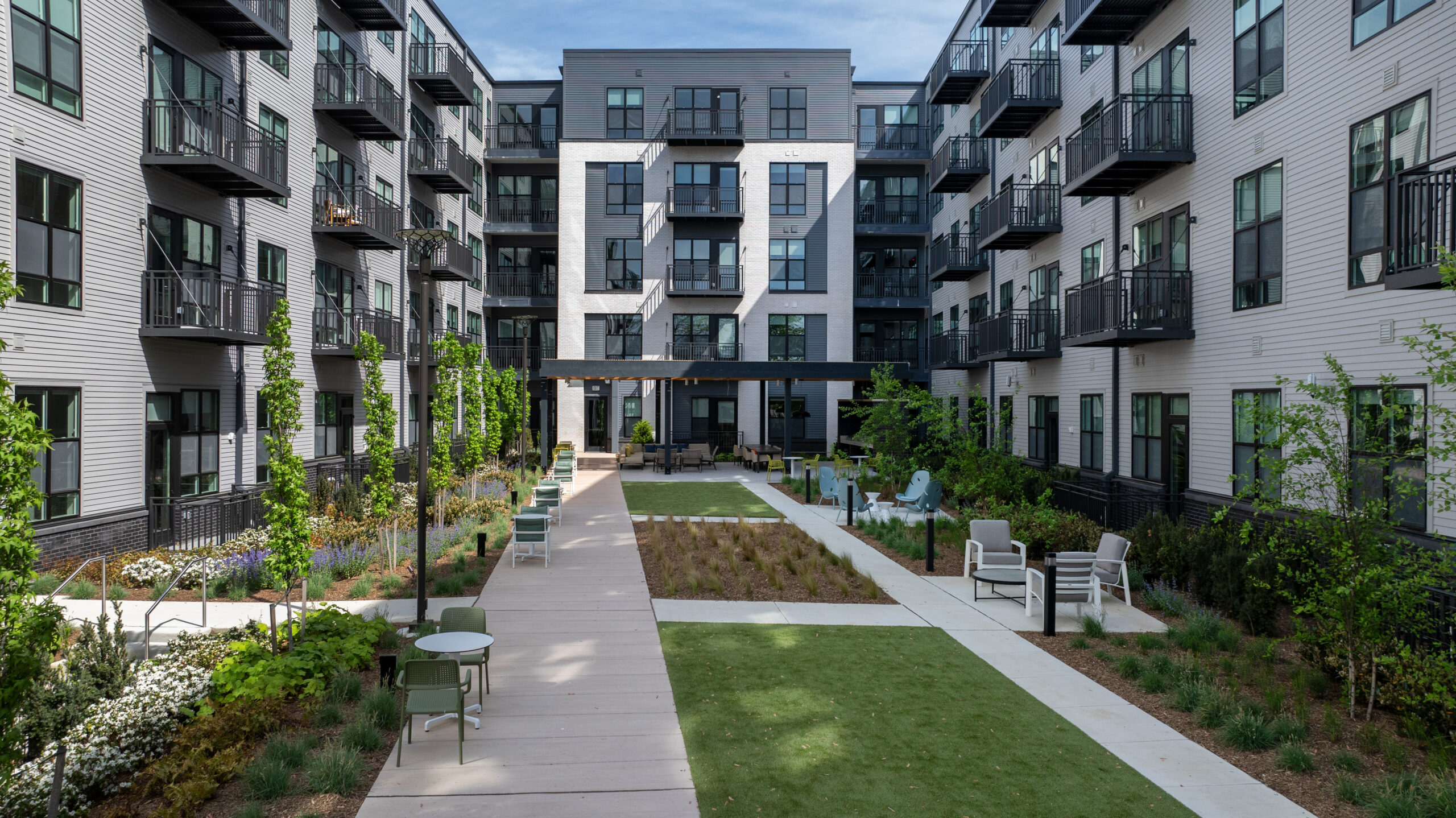 https://www.skiarch.com/wp-content/uploads/2025/09/Aventon-Annapolis-Courtyard-Aerial-in-scaled.jpg