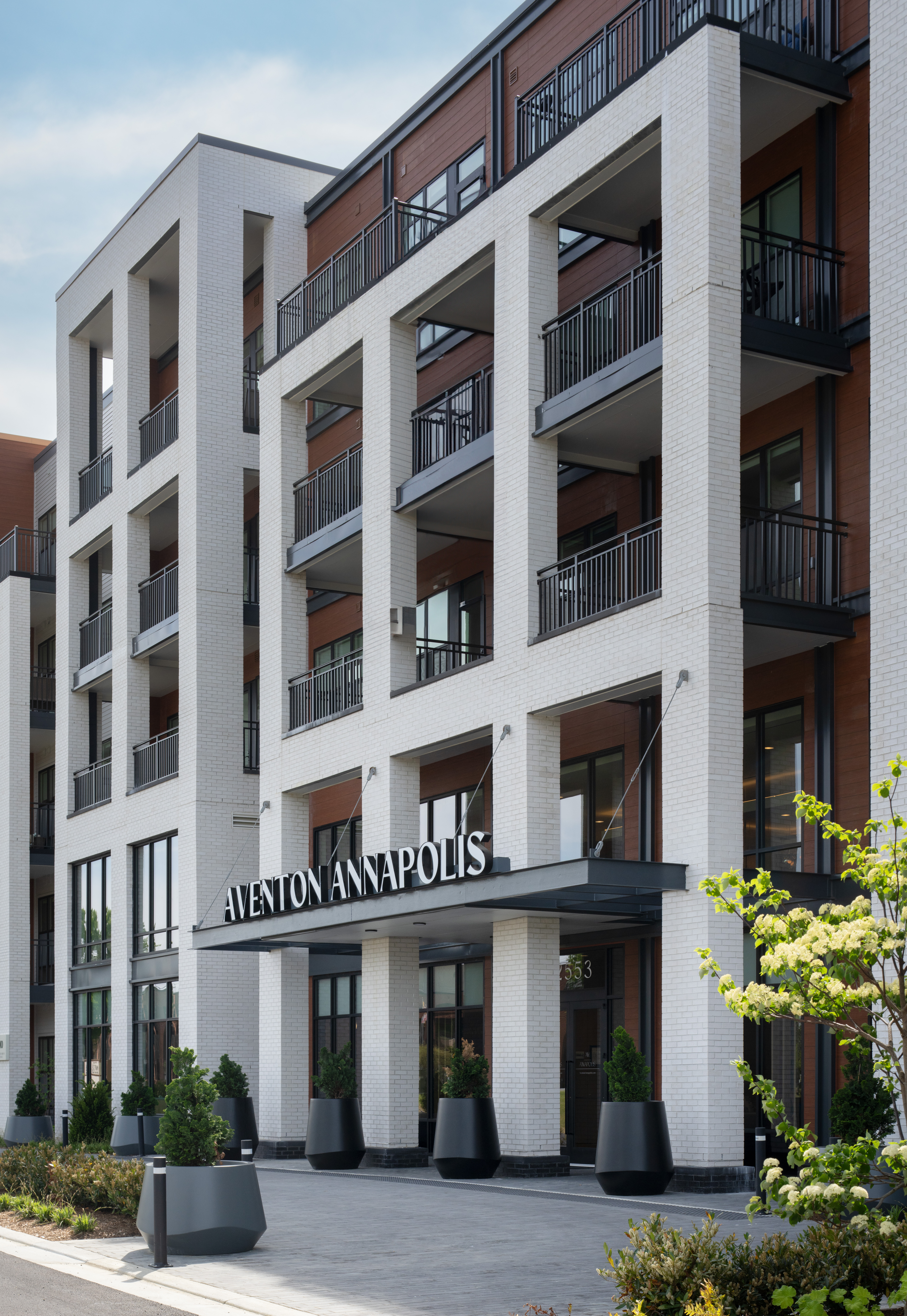https://www.skiarch.com/wp-content/uploads/2025/09/Aventon-Annapolis-Entry-Portrait-Angle.jpg