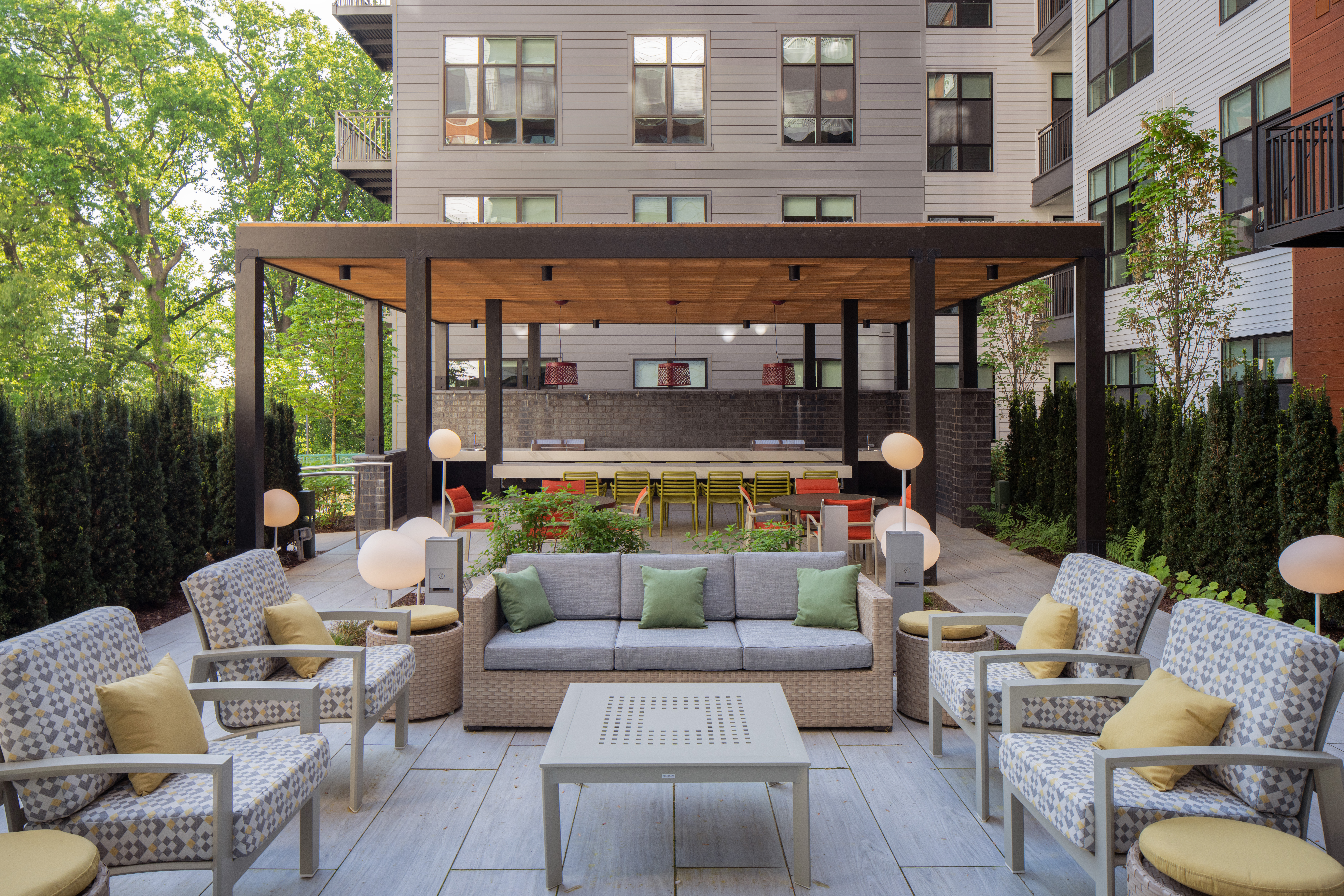 https://www.skiarch.com/wp-content/uploads/2025/09/Aventon-Huntington-Station-Outdoor-Lounge.jpg
