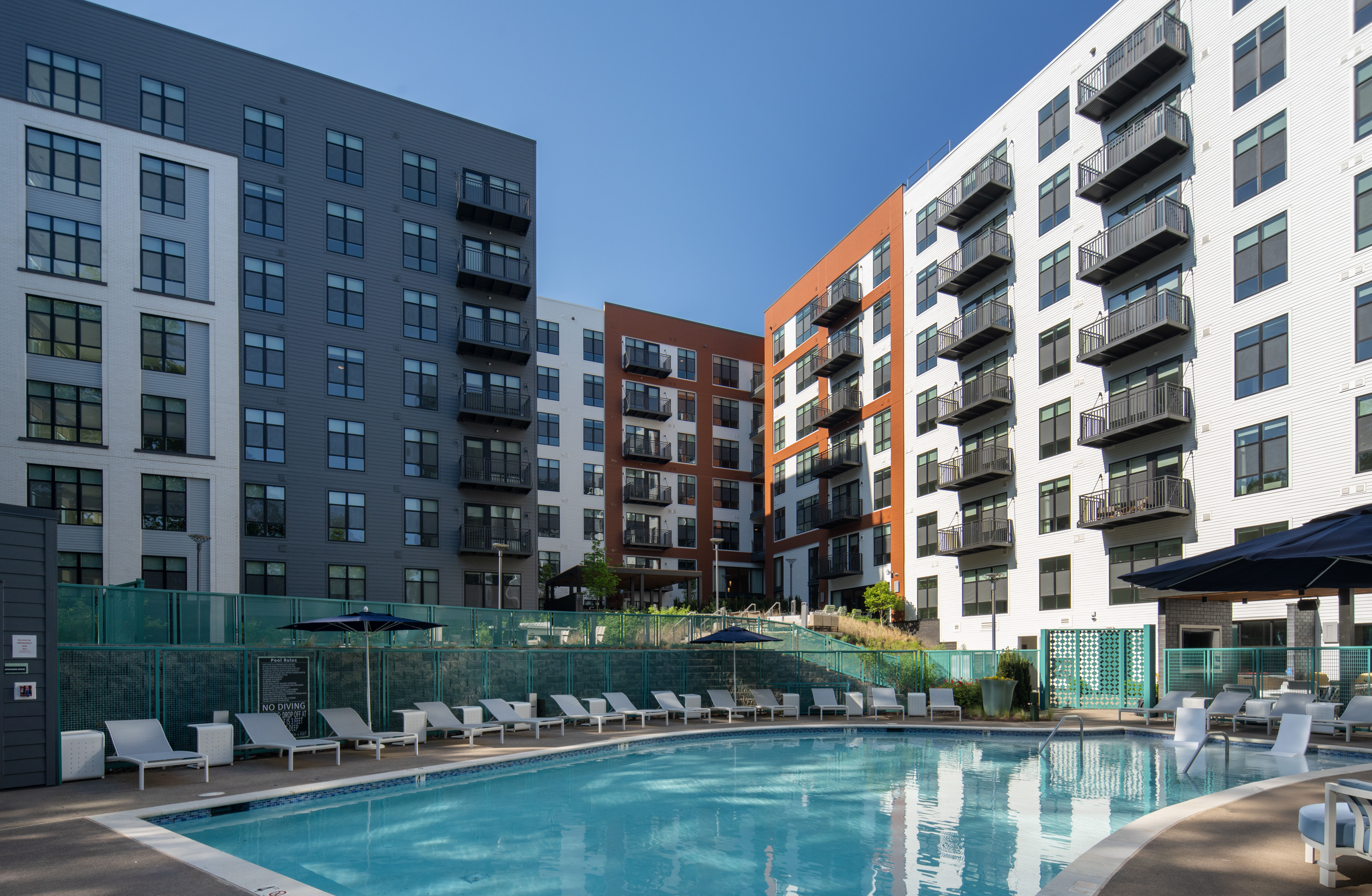 https://www.skiarch.com/wp-content/uploads/2025/09/Aventon-Huntington-Station-Pool-Nine.jpg